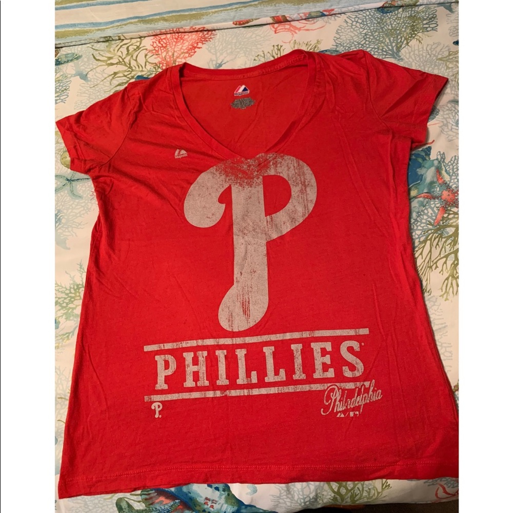 PHILLIES Women’s V-Neck ❤️